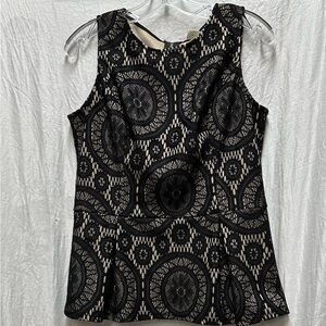 Beautiful tailored top! Great with skirt or slacks